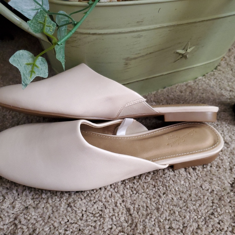 Universal Thread Mules - Picture 2 of 3